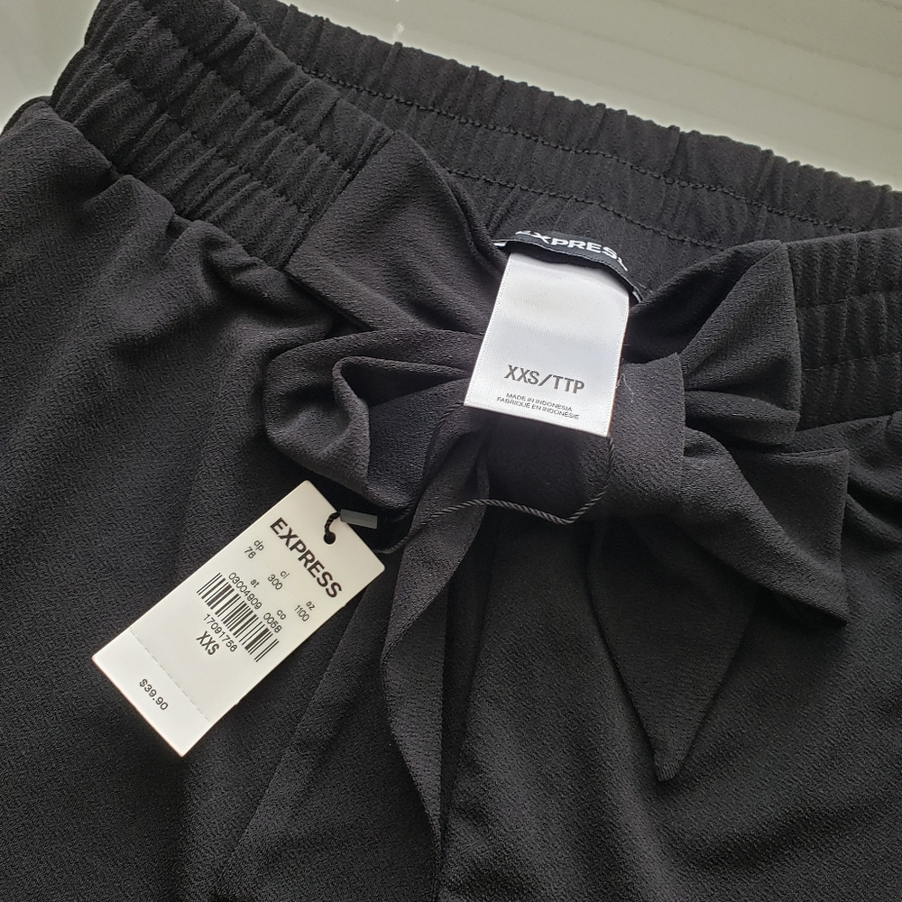 Express Soft Black Ruffle Shorts - Picture 3 of 3